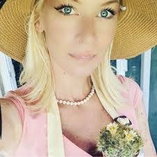 Evelyn Stokes's Instagram, Twitter & Facebook