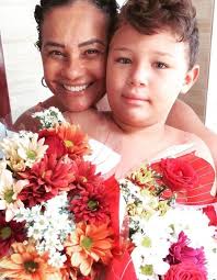 Solange Couto comemora os nove anos de Benjamin, filho que teve aos 55