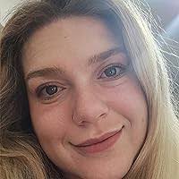 Leanna Starr's Instagram, Twitter & Facebook