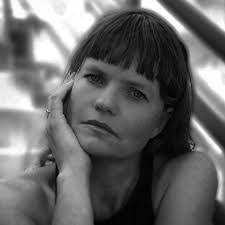 Paula Loos's Instagram, Twitter & Facebook