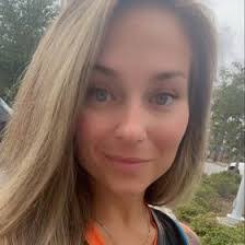 Kelli Barfield's Instagram, Twitter & Facebook