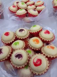 Pada bagian atasnya, terdapat petunjuk cara menikmati cheese tart ini sesuai selera kita. Cistatcomeybakery Harga