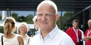 Også på tv 2 sport x vil kendte værter og kommentatorer dække de store dramaer med høj faglighed. Legendarisk Sportskommentator Stopper Pa Tv 2 Avisen Dk