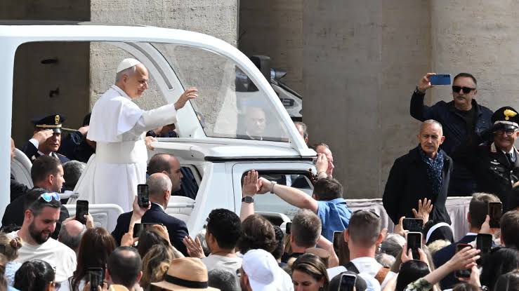 León XIV, el primer papa que pronuncia un discurso en el Congreso