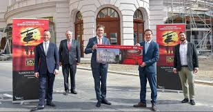 Named after the austrian dramatist ferdinand raimund, the theatre was built by an association of viennese citizens and opened on 28 november 1893 with raimund's play die gefesselte phantasie. Millionen Sanierung Im Endspurt Das Raimund Theater Offnet Bald Wieder Seine Pforten Leadersnet