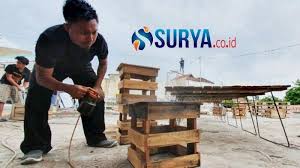 Harga yang tertera biasanya merupakan harga kayu yang masih. Nekat Produksi Perabot Dari Kayu Bekas Agen Properti Pasuruan Malah Sukses Di Tengah Pandemi Surya