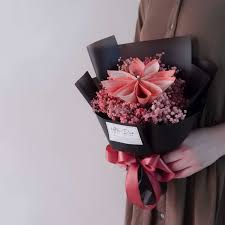 We offer arrangement, bouquet, and plant delivery services to almost 100% of the united states and canada and have expanded our expertise to more than 150 countries across the globe. Money Bouquet Afterrainflorist Malaysia Florist