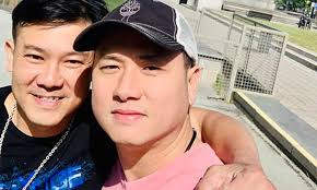 Ca sĩ lâm vũ nói nước mắt anh tự động chảy dài khi hay tin. Whr5ysz1qn08vm