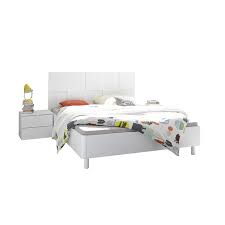 A poser simplement derrière le lit, cette tête de lit en bois habillera tout de suite votre lit avec élégance. Cadre Tete De Lit 180 200 Chevets Blanc Mat Ticato Chambre