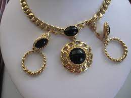 Trifari Black Onyx Necklace And Earring Set Etsy Black Onyx Necklace Onyx Necklace Earring Set