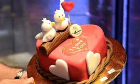 Bakingo offers a wide range of 1st birthday cakes for boys and girls. Face Masks Become Luxury Gift On Valentine S Day In China Amid Coronavirus Crisis Global Times