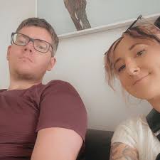 What could be causing my rooster's unhealthy comb?