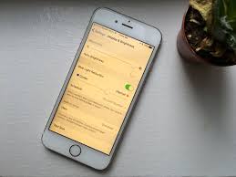 How To Use The Iphone S Night Shift Mode Business Insider Night Shift Mode Iphone Iphone Features