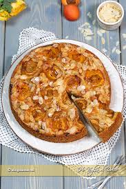 Disponete le albicocche a raggiera nello stampo 11 fino a ricoprire l'intera base 12. Torta Di Albicocche E Mandorle