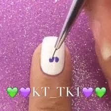 Las uñas decoradas con lunares son una moda en decoración que nunca pasa de moda y son muchos los diseños que se pueden hacer en las uñas para diferentes ocasiones. Corazones Decorados Dibujos