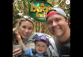 Scott Porter Et Sa Femme Kelsey Avec Leur Fils Mccoy La Famille S Est Agrandie En Aout 2017 Avec La Naissance D Une Petite Fille Photo Instagram Du 29 Juin 20 Purepeople