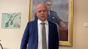 He is an mp for hedmark since 2005, leader of the centre party since 2014, and he served as. Trygve Slagsvold Vedum Hilser Landsstyremotet 2 12 20 Youtube