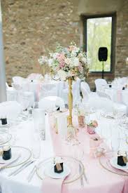 Hochzeitsdekoration Mit Goldstandern Und Blumenkugel Jagdschloss Platte Wiesbaden Hochzeit Deko In 2019 Wedding Decorations Wedding Und Table Decorations