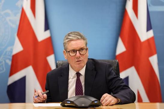 File:Prime Minister Keir Starmer calls Benjamin Netanyahu (54036200300).jpg - Wikimedia Commons