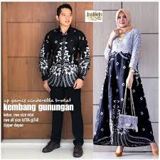 Download now 45 model baju batik couple keluarga modern terbaru 2019 desain. 30 Trend Terbaru Baju Couple Kondangan Kekinian 2019 Trend Couple