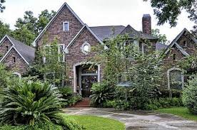 This Texas Home For Sale Has A Bizarre Interior That S Going Viral Texas Homes For Sale Normal House Texas Homes