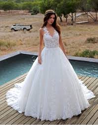 Es wird empfohlen, das hochzeitskleid wie gewohnt vor der trauung zu waschen. Amelie Brautkleider 2019 Sabines Brautmode