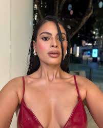 March 📸 • • • 🏷️ minimal street style, Miami design district, minimal  chic outfit inspo, elevated basic fits, minimal aesthetic, Pinterest  inspired, all black outfit, luxury fashion, ysl sunglasses, daily outfits,