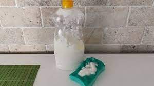 Ardından arap sabunu ile ovun lekeler kolaylıkla çıkacaktır. Zehirlenmeyin Kimyasalsiz Dogal Temizlik Nasil Olur Youtube