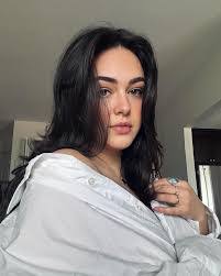 Danielle Roy's Instagram, Twitter & Facebook