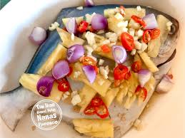 Ikan bawal merupakan ikan air tawar yang berasal dari amerika selatan. Tim Ikan Bawal Putih Nanas Steamed Pineapple White Pomfret Florence S Home Cooking