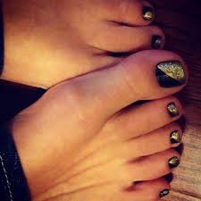 Black And Gold Glitter Toe Nails Black And Gold Glitter Pedicure Glitter Pedicure Gold Toe Nails Pedicure Nail Designs