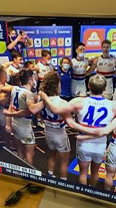 Xavier Ellis on X: 44 men dry hump each other for 2 hours but are  thankfully safe from covid for the song. Phew. Mask up boys. Still cant  explain it… t.coFelmoIYeSW 