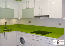 También instalamos cocinas alemanas de la marca küchentime. Reforma De Cocina En Blanco Y Verde Pistacho Diseno Herrero Puertas Y Reformas Www Puertasherrero Es