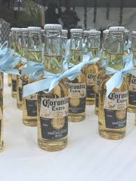 Who plans and hosts a baby shower? Genesee Co Family Throws Drive By Baby Shower With Corona Twist For New Parents Weyi