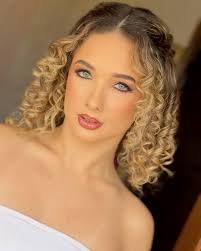 // Clay&Biel 🤍, um pouquinho de um dia mais que especial que marcou o  coração de todos nós, amo vocês e amo poder presenciar de perto o amor de  vocês! , vestido @tidyoficial , make @fernandamoyaa , ...