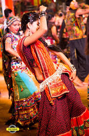 Celebrar el festival de navratri con garba baile diseño vectorial. Garba Dance India Garba Dance Indian Dance India Culture