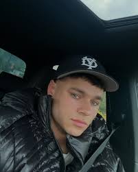 BNJA (@benjaminvd_) • Instagram photos and videos