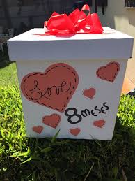 Para decorar las paredes interiores de la cajita explosiva he cortado papeles decorados de 9,5 x 9,5 cm, ésta medida variará si te gusta que se vea. Pin De Maria Jose En Detalles Caja Para Mi Novio Sorpresas Para Novios Hacer Cajas De Regalo