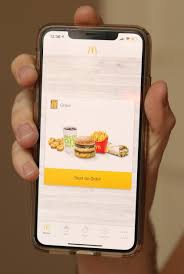 Every thursday starting 1/14 through 2/18, mcdonald's is offering throwback deals with any $1 purchase via the mobile app ios or andorid! Tech Whizz Orders 100 Free Mcdonald S Cheeseburgers Using Glitch In Their App In Just One Day