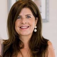 Karen Benevides's Instagram, Twitter & Facebook