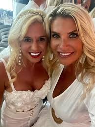 Hi there. I'm Amber. New to South Florida from Dallas, TX. I love love love  the water…so happy to be in Florida and looking to make great connections.  I absolutely love this