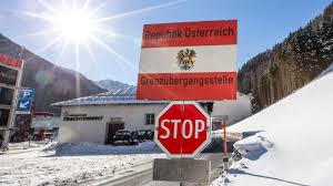 Italy reached the round of 16 after topping group a with 9 points. Tensions Grow After Austrian Threat To Send Troops To Italian Border Euractiv Com
