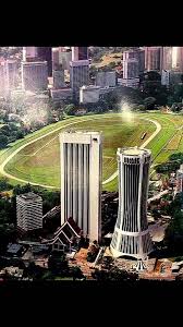 Sebelum ini, th dikenali sebagai lembaga urusan dan tabung haji atau luth di malaysia yang berperanan untuk menguruskan perjalanan jemaah haji dari malaysia pergi ke makkah pada setiap tahun. Perasmian Bangunan Ibu Official Lembaga Tabung Haji Facebook