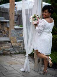 Many couples hold courthouse weddings to save the thousands of dollars they would have spent on a wedding. The Top 8 Simple And Casual Wedding Dresses For Eloping