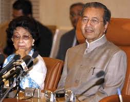 Mahathir mohamad was sworn in as prime minister of malaysia. Malaysia S Mahathir A Portrait Of The Premier As An Old Man News The Register Guard Eugene Or