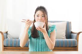 Die kultur der japaner zeichnet sich vor allem durch hohe fleißigkeit aus. Tischmanieren In Japan Sitten Gebrauche Essens Knigge Japanwelt