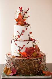 15 Fall Wedding Cakes Are All The Convincing You Need For An Autumn Wedding Wedding Cake Rustic Fall Leaf Cake Fall Wedding Cakes