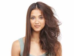 Somewhere along the way, we wrongly learned to rough dry hair by rubbing a towel back and forth against it. Qzlcec676ytn2m