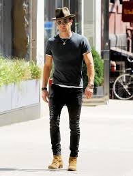 I don't know about you, but i think that chelsea boots look fantastic with jeans. Jon Kortajarena Covers Fall Winter 2015 Gq Style Turkey Mens Outfits Men Casual Ankle Boots With Jeans