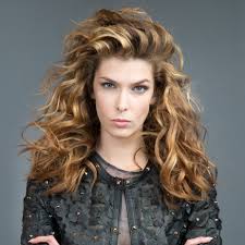 Dai look scalati a quelli con frangia e ciuffo, scopri i tagli corti estivi più belli! Tagli Capelli Ricci Renato Corvino Parrucchieri Napoli